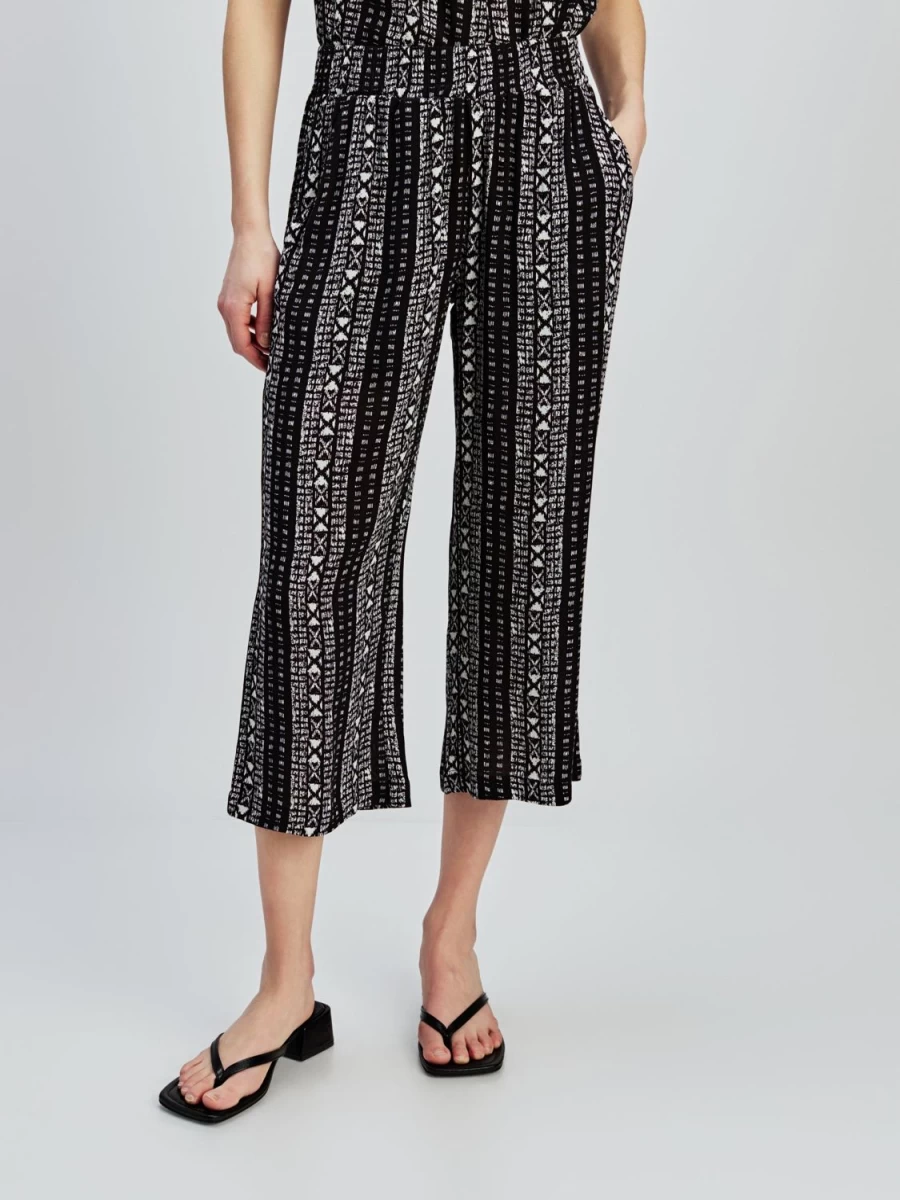 San Francisco Pants And Capris | Straight Casual Pull-On Capri